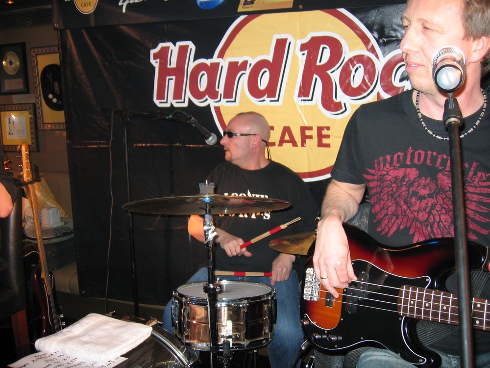 thunder hard rock cafe march 2006 57